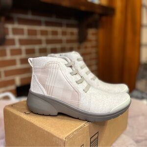 🆕. Zeps Women’s lightweight flannel type fabric winter boots Size 7